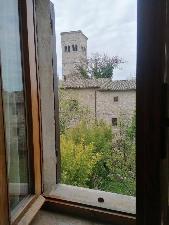Assisi Hus Stanza Tripla In Appartamento Exterior foto
